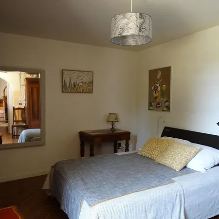 La Geneste Un Dans La Campagne Sarladaise بيت للعطل