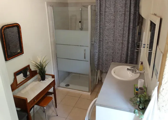 بيت للعطل La Geneste Un Dans La Campagne Sarladaise